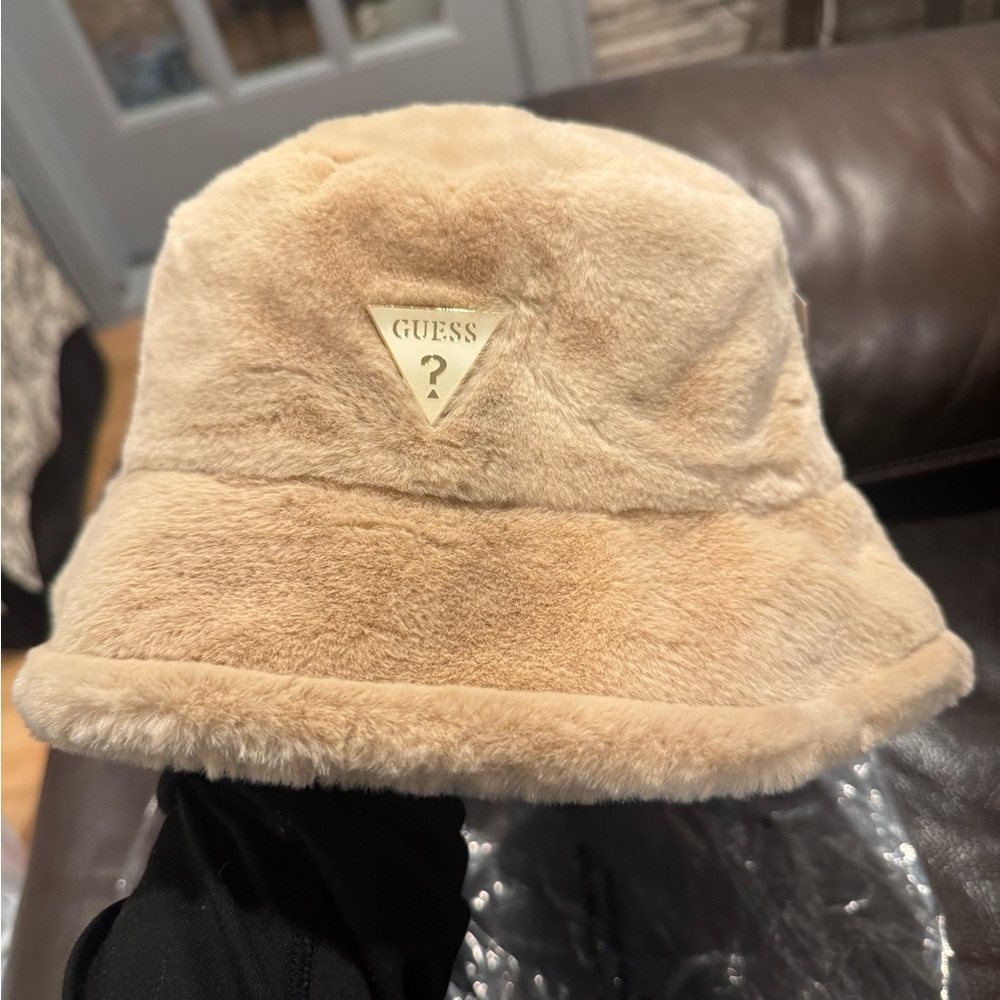 New GUESS Tan Bucket Hat
